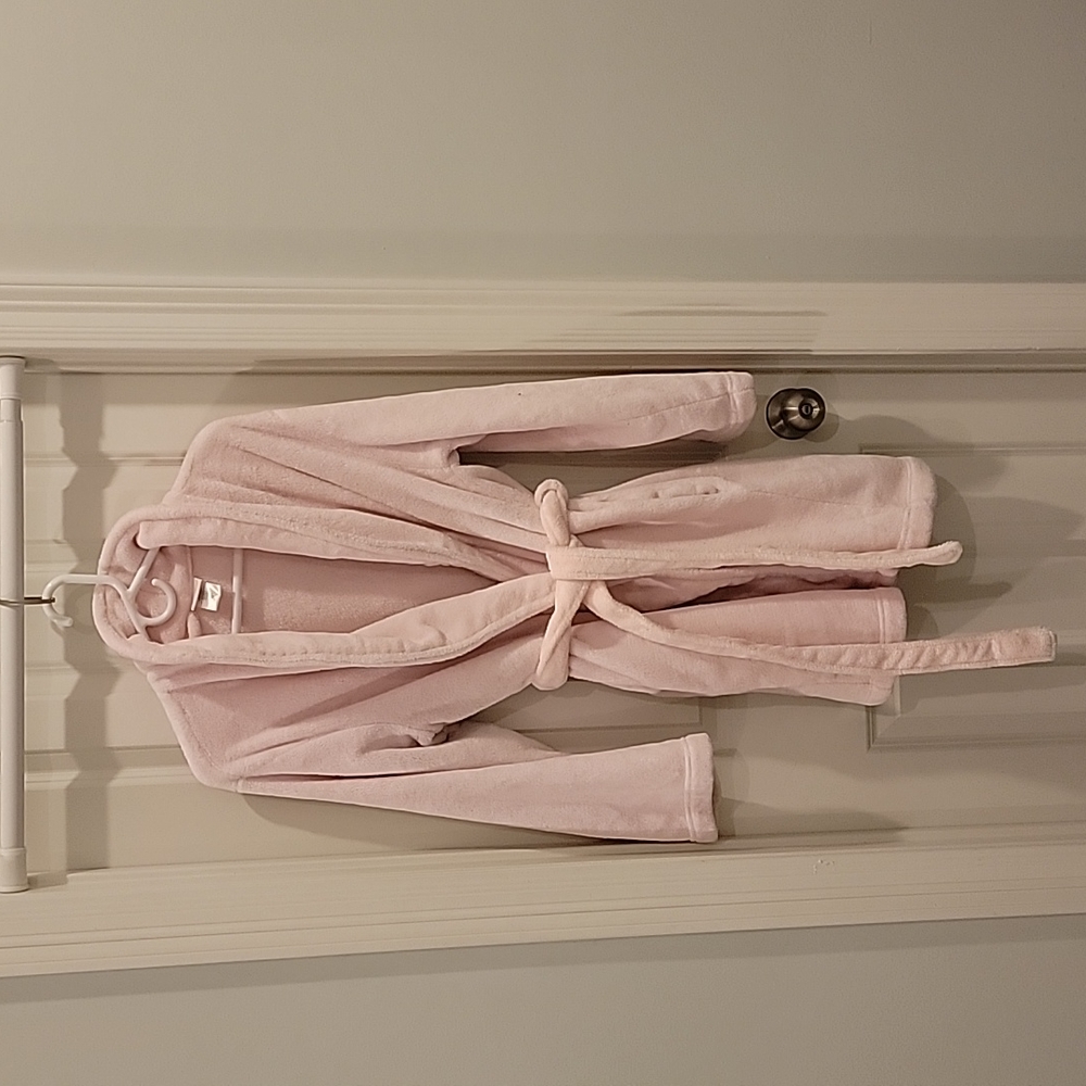 Charlotte fuzzy ballerina pink robe. Size medium.  Excellent condition